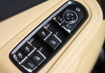 Подержанный автомобиль Porsche Macan 2016 года (16 фото)