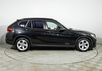 Подержанный автомобиль BMW X1 2012 года (4 фото)