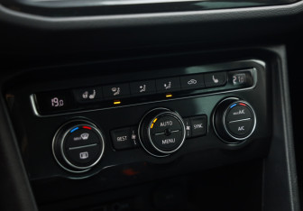 Подержанный автомобиль Volkswagen Tiguan 2018 года (18 фото)