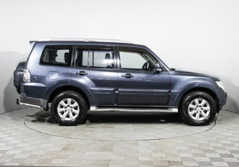 Подержанный автомобиль Mitsubishi Pajero 2008 года (4 фото)