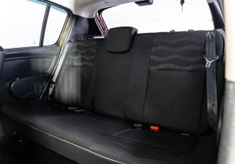 Подержанный автомобиль Renault Sandero 2014 года (13 фото)