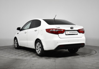 Подержанный автомобиль Kia Rio Sedan 2015 года (7 фото)