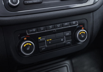 Подержанный автомобиль Volkswagen Tiguan 2013 года (16 фото)