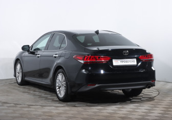 Подержанный автомобиль Toyota Camry Sedan 2018 года (7 фото)