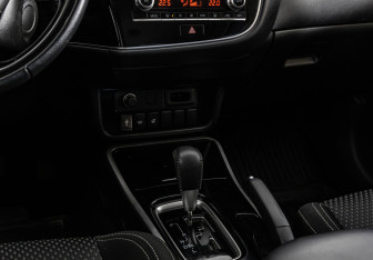 Подержанный автомобиль Mitsubishi Outlander 2021 года (12 фото)