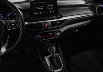 Подержанный автомобиль Kia Cerato Sedan 2022 года (19 фото)