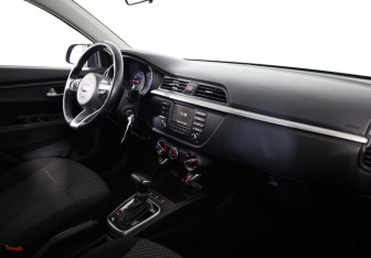 Подержанный автомобиль Kia Rio Sedan 2017 года (11 фото)