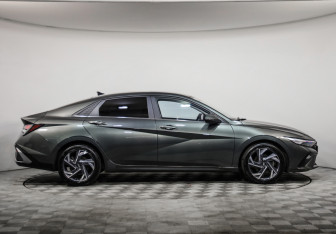 Подержанный автомобиль Hyundai Elantra Sedan 2023 года (4 фото)