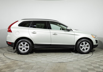 Подержанный автомобиль Volvo XC60 2012 года (4 фото)