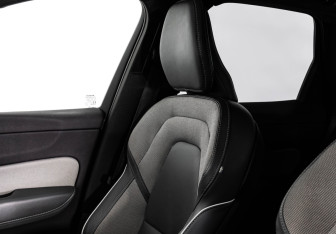 Подержанный автомобиль Volvo XC60 2021 года (24 фото)