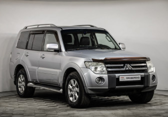 Подержанный автомобиль Mitsubishi Pajero 2011 года (3 фото)