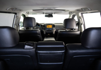 Подержанный автомобиль Toyota Land Cruiser Suv 2011 года (18 фото)