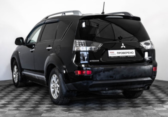 Подержанный автомобиль Mitsubishi Outlander 2008 года (7 фото)