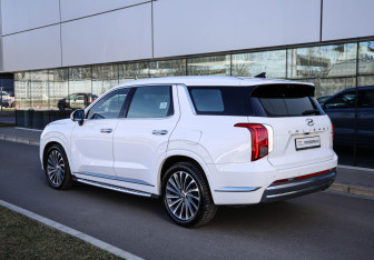 Подержанный автомобиль Hyundai Palisade 2022 года (6 фото)