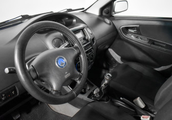 Подержанный автомобиль Geely MK 2008 года (9 фото)