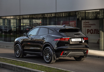 Подержанный автомобиль Jaguar E-Pace 2019 года (7 фото)
