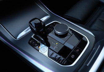 Подержанный автомобиль BMW X5 2020 года (11 фото)