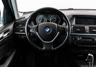 Подержанный автомобиль BMW X5 2013 года (11 фото)