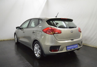 Подержанный автомобиль Kia Ceed Hatchback 2016 года (7 фото)