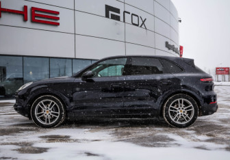 Подержанный автомобиль Porsche Cayenne 2019 года (9 фото)