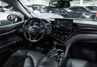 Подержанный автомобиль Toyota Camry Sedan 2021 года (15 фото)