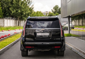 Подержанный автомобиль Cadillac Escalade Suv 2016 года (7 фото)
