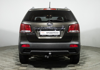 Подержанный автомобиль Kia Sorento 2011 года (6 фото)