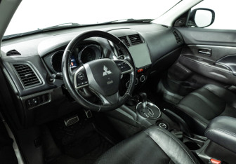Подержанный автомобиль Mitsubishi ASX 2014 года (11 фото)