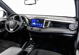 Подержанный автомобиль Toyota RAV4 2018 года (9 фото)