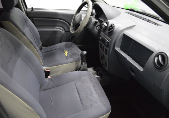 Подержанный автомобиль Renault Logan Sedan 2009 года (12 фото)