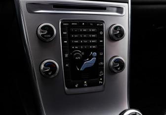 Подержанный автомобиль Volvo XC60 2017 года (14 фото)