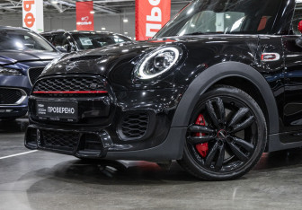 Подержанный автомобиль MINI Hatch 2019 года (2 фото)