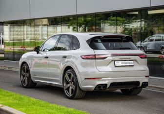 Подержанный автомобиль Porsche Cayenne 2021 года (8 фото)
