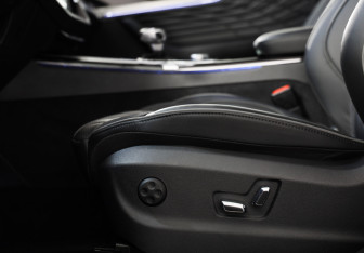 Подержанный автомобиль Hongqi HS5 2024 года (24 фото)