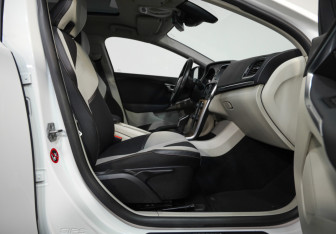 Подержанный автомобиль Volvo V40 Cross Country 2014 года (20 фото)