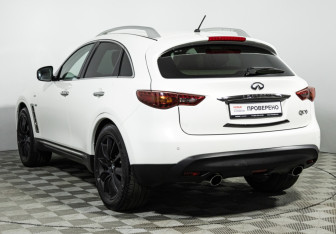 Подержанный автомобиль Infiniti QX70 2016 года (7 фото)