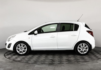 Подержанный автомобиль Opel Corsa 2011 года (8 фото)