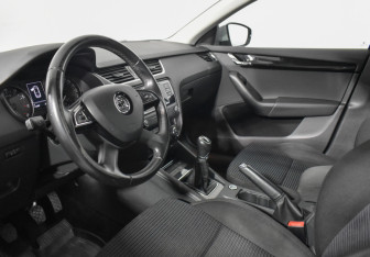 Подержанный автомобиль Skoda Octavia Liftback 2015 года (9 фото)