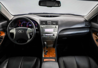 Подержанный автомобиль Toyota Camry Sedan 2011 года (10 фото)
