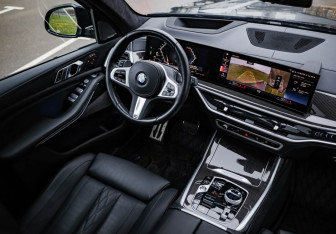 Подержанный автомобиль BMW X7 2023 года (9 фото)