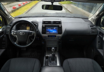 Подержанный автомобиль Toyota Land Cruiser Prado 2019 года (11 фото)