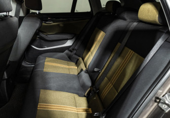 Подержанный автомобиль BMW X1 2011 года (10 фото)