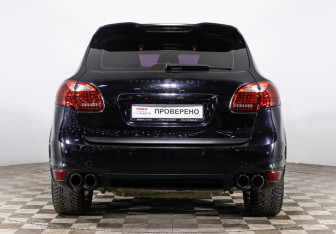 Подержанный автомобиль Porsche Cayenne 2013 года (6 фото)