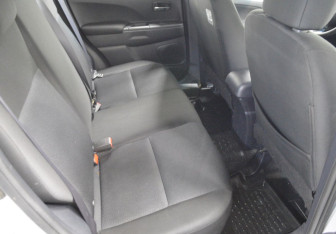 Подержанный автомобиль Mitsubishi ASX 2010 года (13 фото)