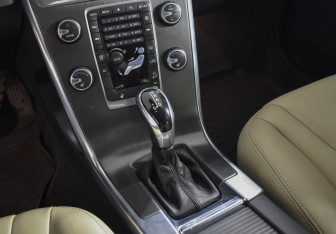 Подержанный автомобиль Volvo XC60 2014 года (18 фото)