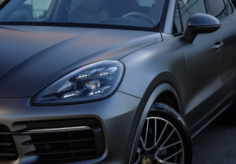 Подержанный автомобиль Porsche Cayenne 2018 года (3 фото)