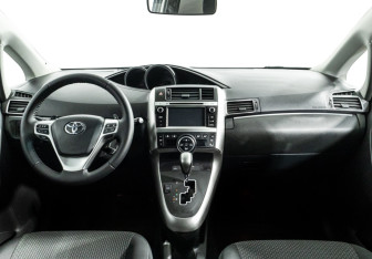 Подержанный автомобиль Toyota Verso 2013 года (13 фото)