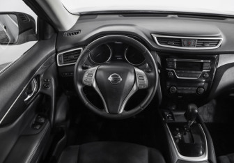 Подержанный автомобиль Nissan X-Trail 2017 года (11 фото)