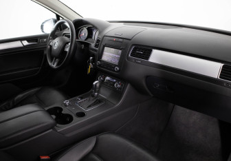 Подержанный автомобиль Volkswagen Touareg 2011 года (10 фото)