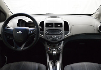 Подержанный автомобиль Chevrolet Aveo Sedan 2012 года (13 фото)